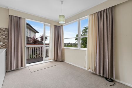 Superb Views & Unbeatable Location to Match - Photo 3