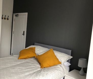 5 Bedroom all Ensuite - Photo 2