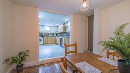 Burchett Place, Leeds - Photo 5