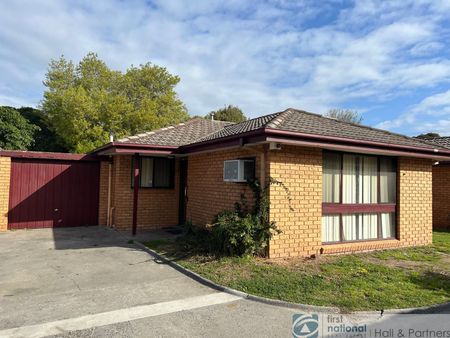 SPACIOUS THREE-BEDROOM UNIT IN PRIME LOCATION! - Photo 2