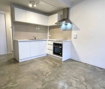 Handy Location 1 Bedroom Apartment - Photo 5