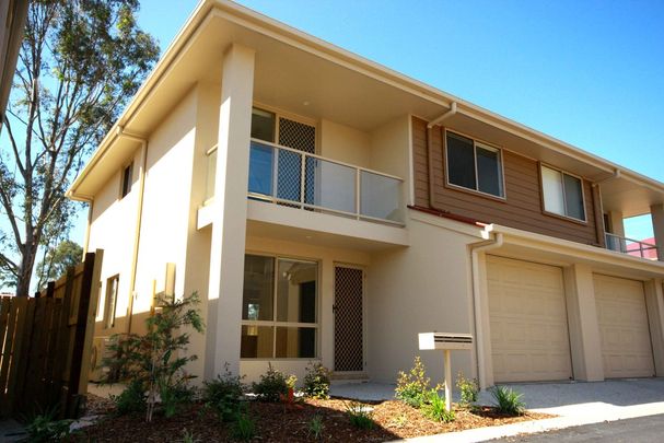 Modern 3 Bedroom Townhouse - Fully Air Conditioned - Photo 1