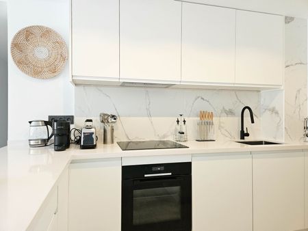 Elegant 3-bedroom apartment for LONG-TERM RENT in the Residencia La Ola, Puerto Banús - Photo 3