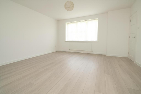 3 bedroom detached house to rent - Photo 3