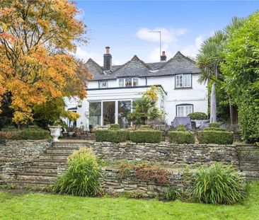 Attractive four bedroom period house with beautiful gardens. - Photo 6