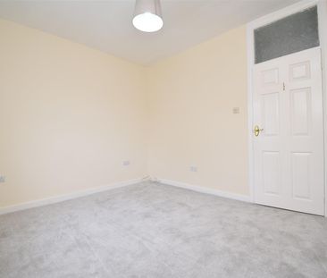 Leeds Road, Lofthouse, Wakefield - Photo 2