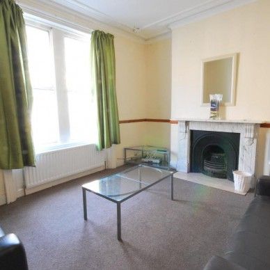 4 Bed - Clayton Park Square, Jesmond - Photo 1