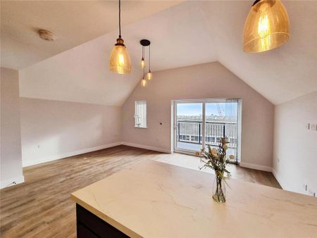 2 bedroom penthouse to rent - Photo 2