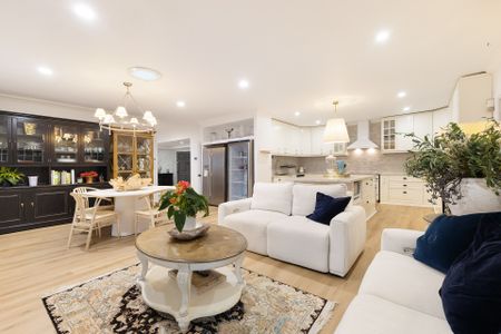 19 Wildash Street, Southport QLD 4215 - House For Rent | Domain - Photo 2