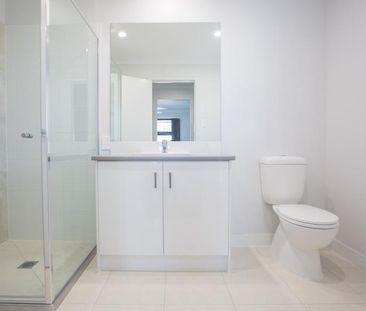 8 Moonstone Street, Pimpama QLD 4209 - House For Rent - $680 | Domain - Photo 1