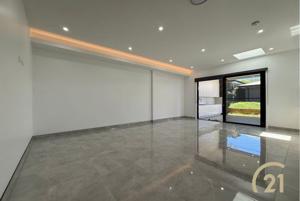 Brand New 5 Bedroom Duplex in Busby! - Photo 1