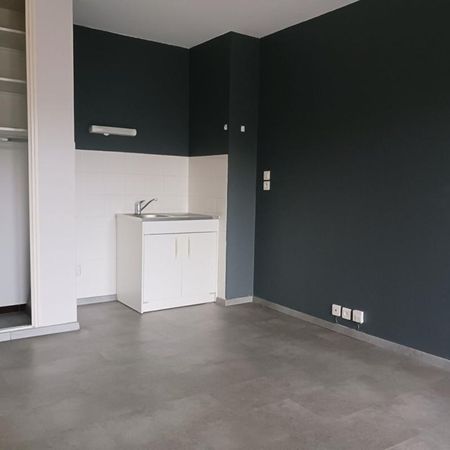 Location Appartement 2 pièces 34m² LONS LE SAUNIER 39000 - Photo 3