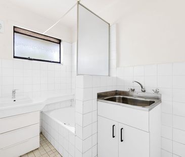 Cozy, Low Maintenance and Convenient 1 Bedroom Unit - Photo 4