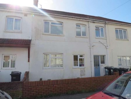 Bedroom Terraced House In Moordown, BH9 - Photo 3