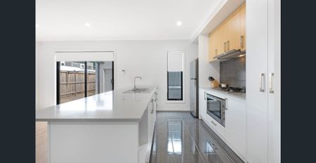 Modern 3-Bedroom Town House! - Photo 2