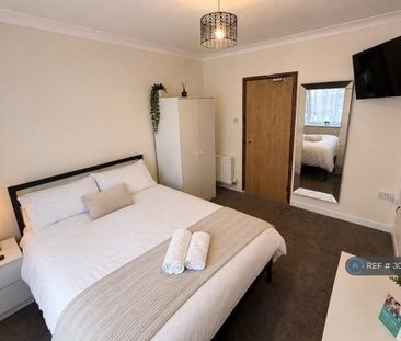 1 bedroom in a house share to rent - Photo 3