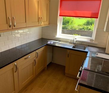 2 bedroom Flat To Let - Photo 3