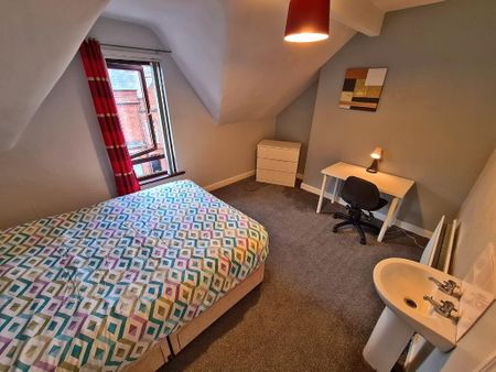 Room 4, 9 Chadwick Street, Lisburn Road, Belfast, BT9 7FB - Photo 3