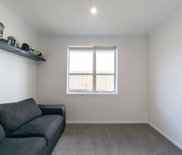 Executive Three Bedroom Home - Photo 4