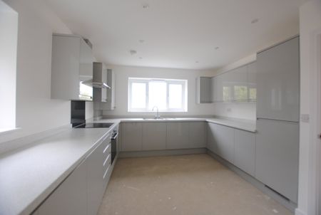 Safety Bay Close, Kent, London - Photo 2