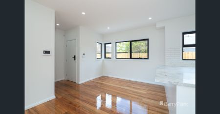 Stunning Modern Townhouse with Premium Features - Photo 2