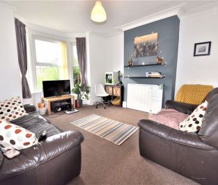 5 bedroom House in Burley Road, Leeds - Photo 3