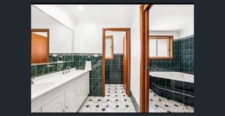 Spacious Family Home in a Quiet Cul-de-sac - Photo 5