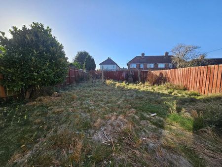 3 bedroom semi-detached house to rent - Photo 2