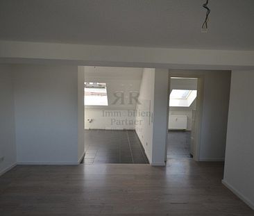 Helle frisch renovierte 3-Raumwohnung im DG in energetisch saniertem Haus! - Foto 2