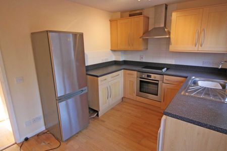 2 bedroom end of terrace house to rent - Photo 4