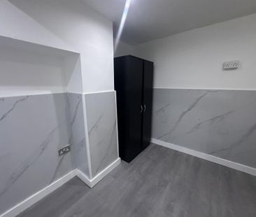 3 bedroom flat to rent - Photo 3