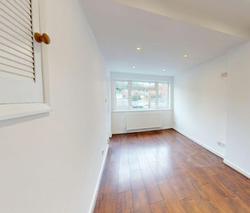 Semi-detached house to rent on - Photo 5