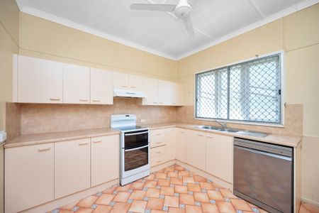 Family Home in Prime Location - Photo 4