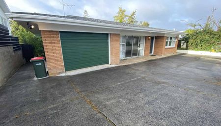 Stunning Home in Bucklands Beach!! - Photo 5