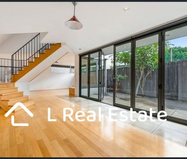Stylish 2-Bedroom Townhouse in Prime St Kilda East Location – Welco... - Photo 1