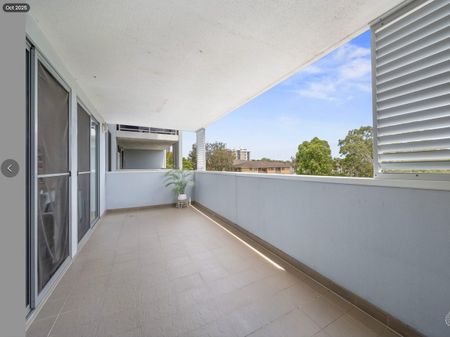 Park Views, Perfect Location - Photo 2