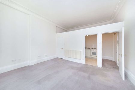 A brilliant studio flat in South Kensington with own kitchen and bathroom. - Photo 3