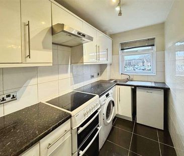 Fleetham Gardens, Lower Earley, Reading, Berkshire, RG6 - Photo 6