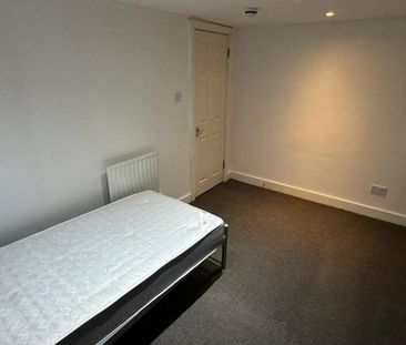 Room 1, Knowle Road, Burley, Leeds, LS4 2PJ - Photo 2