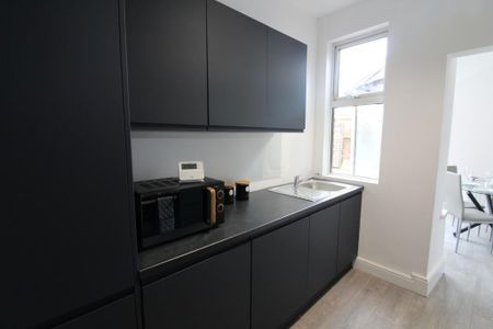 1 bedroom in a house share to rent - Photo 4