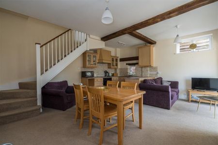 2 bedroom end of terrace house to rent - Photo 2