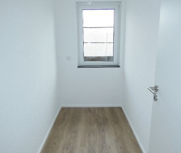 Neubau/Erstbezug: Modern geschnittene 3-Zimmer-Wohnung mit traumhaf... - Photo 3