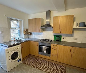 3 Bed Maisonette, Parfett Street, E1 - Photo 6