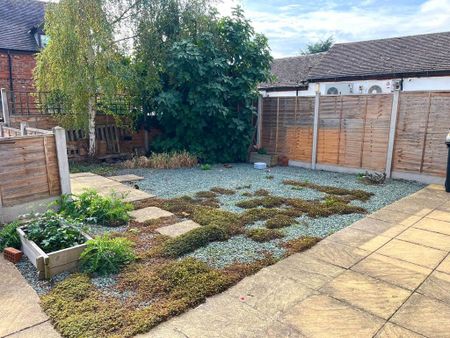 2 bedroom end of terrace house to rent - Photo 3