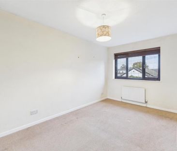 4 bedroom detached house to rent - Photo 2