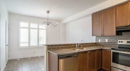 For Lease - 8 Bakewell Street, Brampton, Ontario - Photo 4