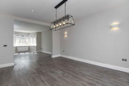 5 bedroom semi-detached house to rent - Photo 3