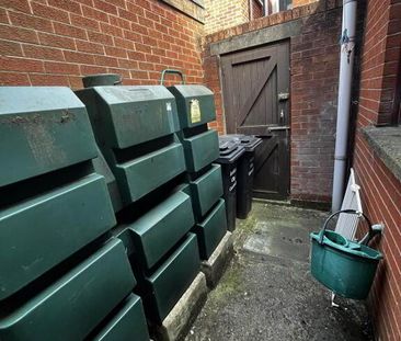 15 Iveagh Crescent, Belfast, BT12 6AW - Photo 2