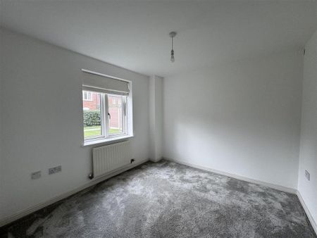 4 bedroom semi-detached house to rent - Photo 3