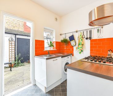 2 Bed Flat, Franciscan Road, SW17 - Photo 5